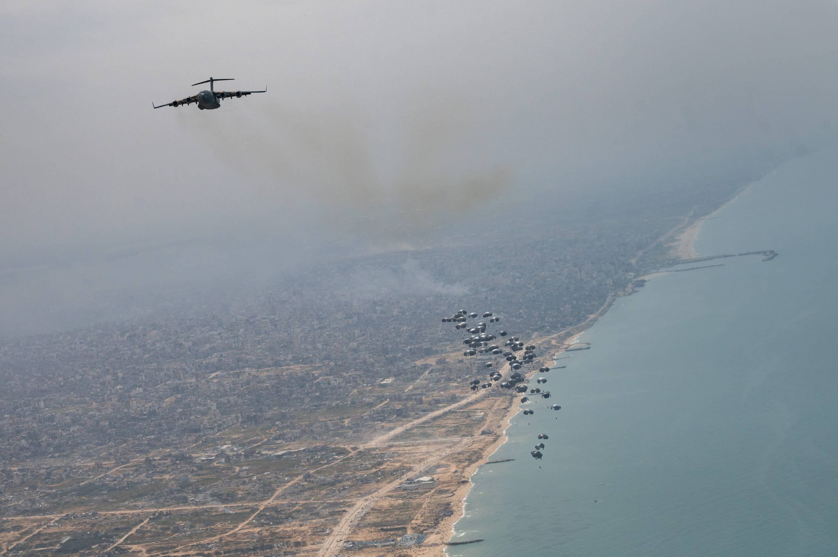 u.s. air force airdrops humanitarian aid for gaza from c 17