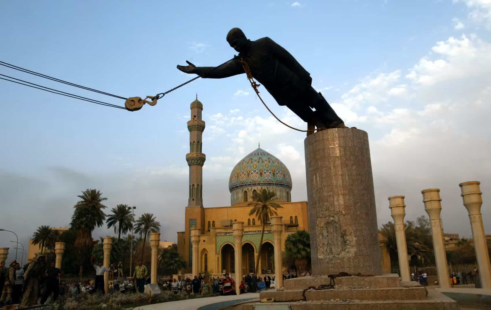 saddamstatue