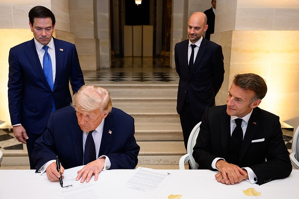donald trump signs islamabad memorandum of understanding (p20260617dt 4957)