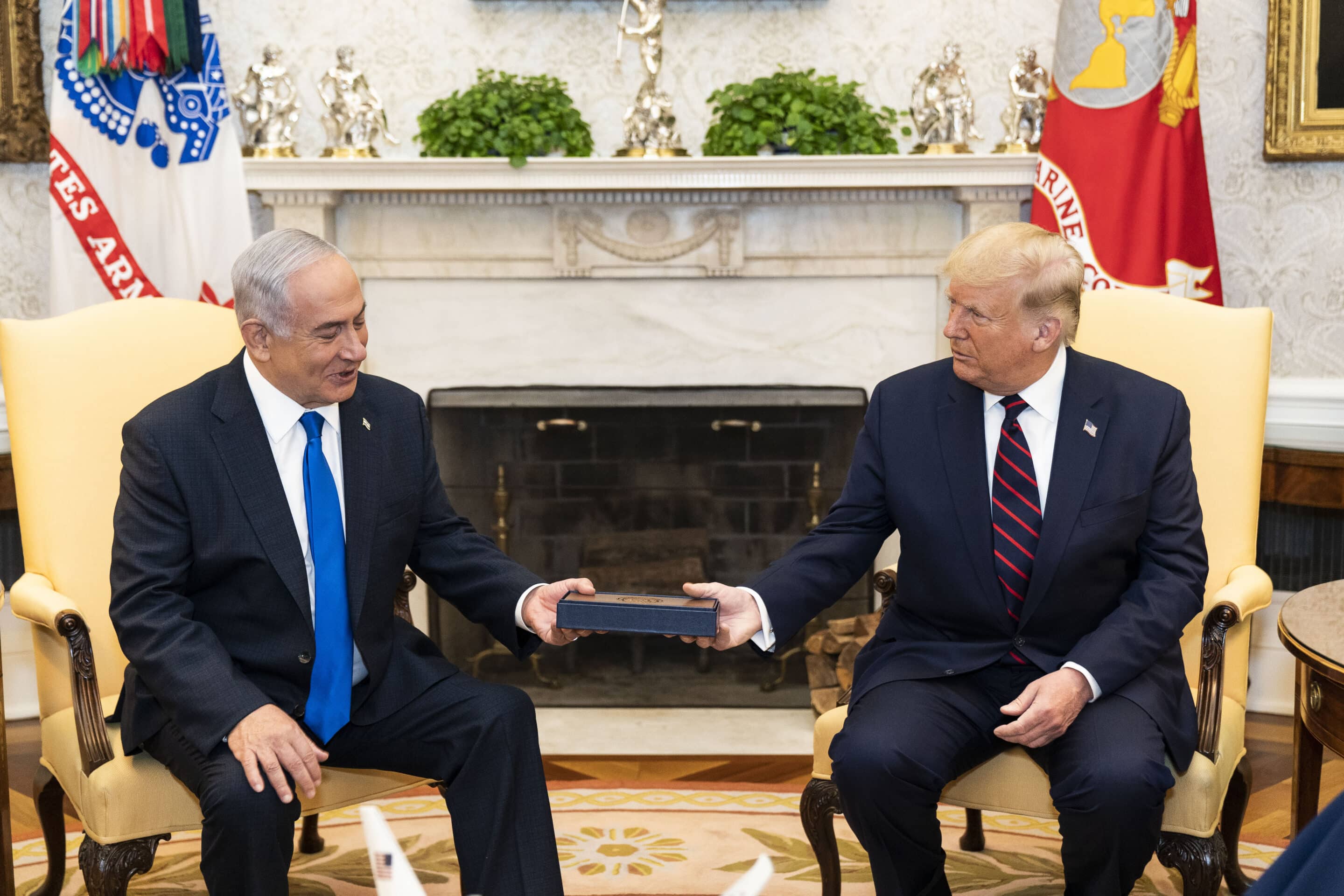 president trump and the first lady participate in an abraham accords signing ceremony (50346326831) (1)